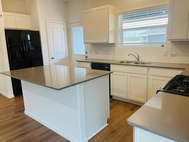 Building Photo - 1405 Marley