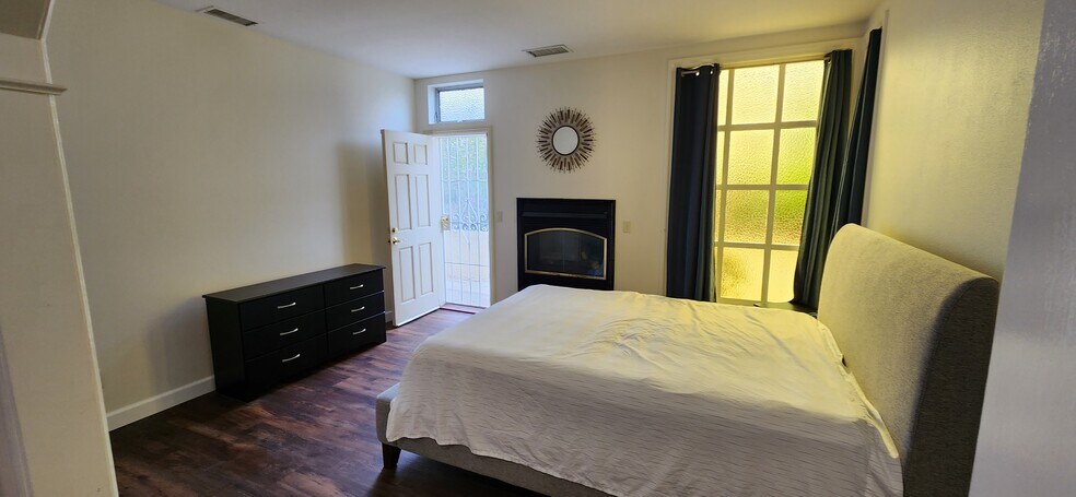 Building Photo - 11215 Almazon St