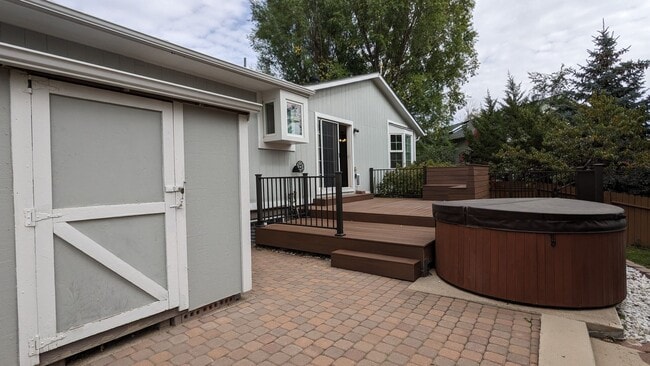 Building Photo - BEAUTIFUL 5 BED/3 BATH RANCHER WITH FINISH...