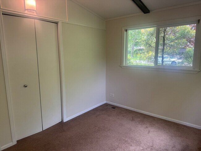 Building Photo - 6835 Paddock Ln