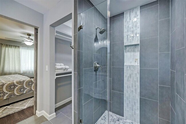 Building Photo - 7926 Ridgeview Dr