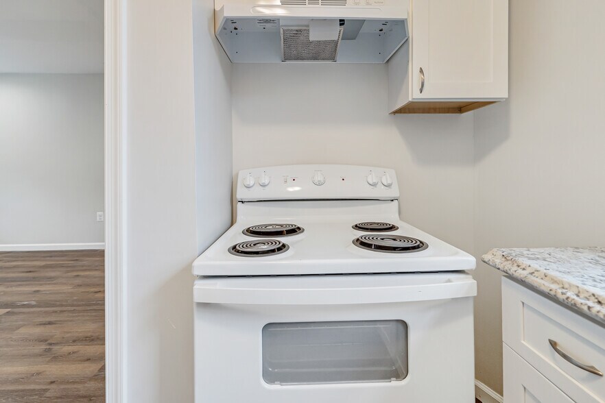 Building Photo - 1340 Pontiac Ave