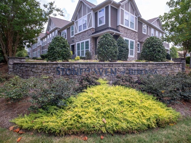 Building Photo - "Exquisite  2-Bed Townhouse with 2.5 Baths in Prime Charlotte Location – 1,531 Sq Ft of Comfort!"