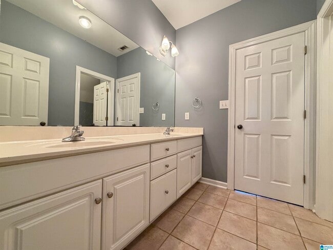 Building Photo - 6373 Legacy Ln