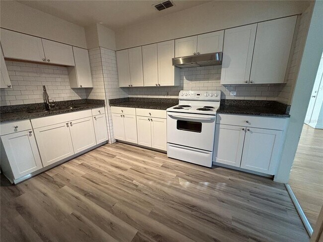 Building Photo - 1102 Sunset Point Rd