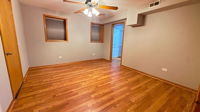 Building Photo - 1086 N Marshfield Ave