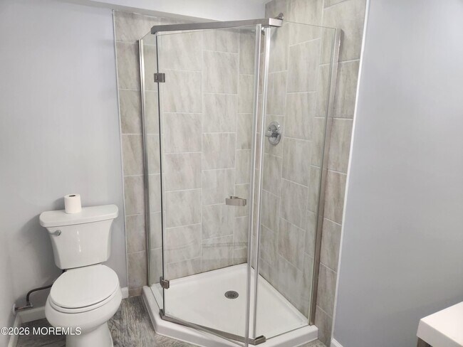 Building Photo - 883 Roundtree Dr