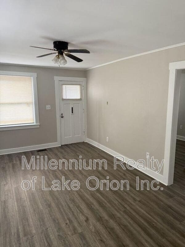 Building Photo - 154 W Madge Ave