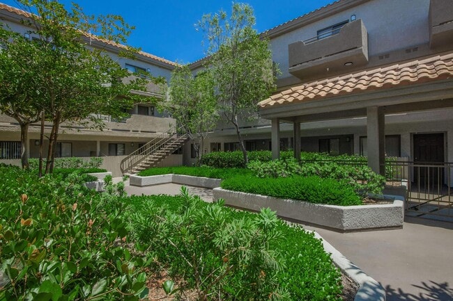 Building Photo - Glenoaks Terrace Apartments
