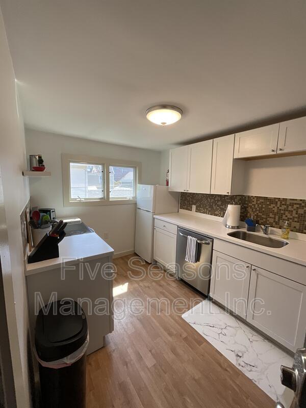 Building Photo - 133 Elmwood Ave