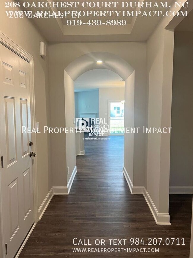 Building Photo - 208 Oakchest Ct
