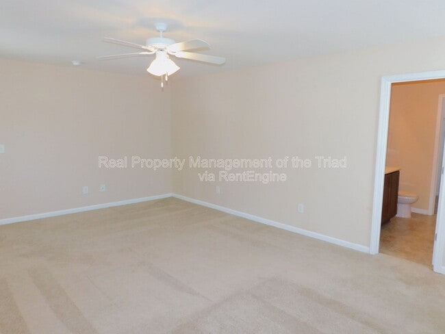 Building Photo - 3918 Mountainridge Dr