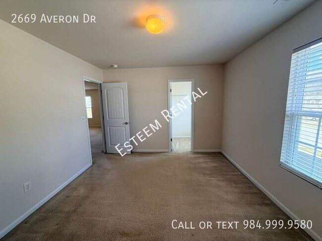 Building Photo - 2669 Averon Dr