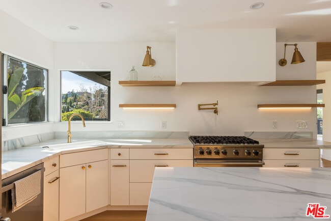 Building Photo - 3424 Primera Ave