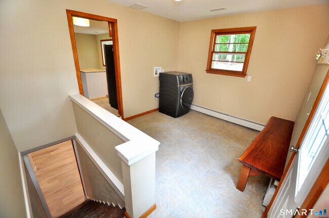 Building Photo - 84 Holcomb St