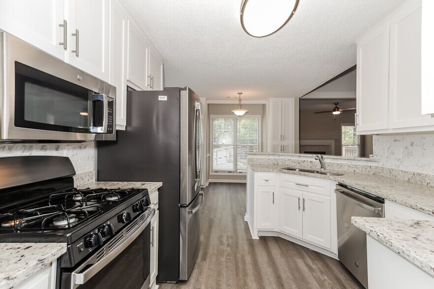 Building Photo - 254 Hillandale Dr