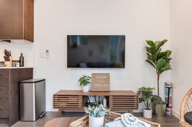 Building Photo - 1215 E Union St