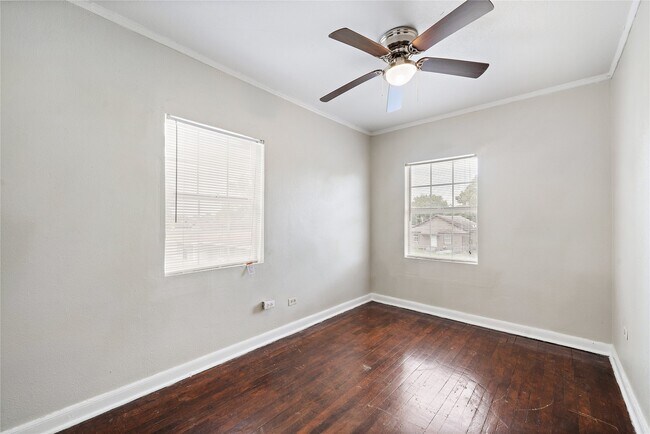 Building Photo - 806 3rd Ave N