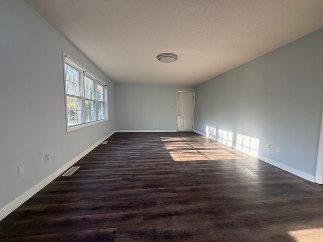 Building Photo - 2-3 Bedroom house with 2 bathrooms and garage