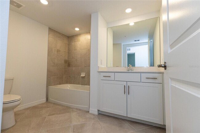 Building Photo - 16524 Kingwood Ln