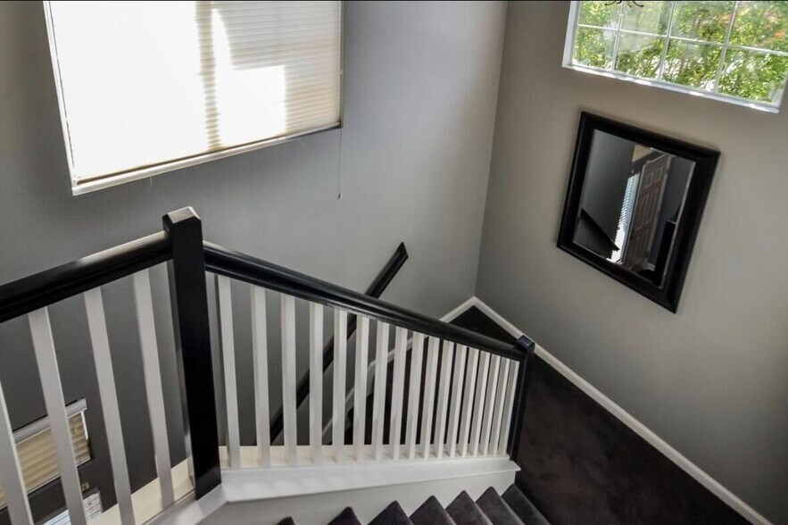 Building Photo - 5660 Belleza Dr