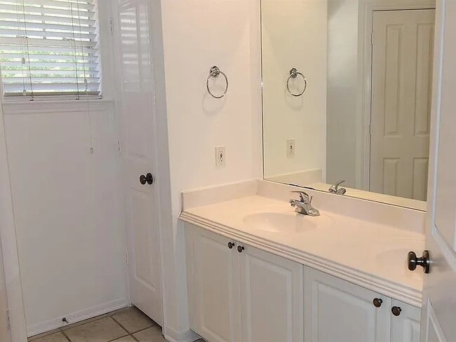 Building Photo - 63 Scarlet Woods Ct