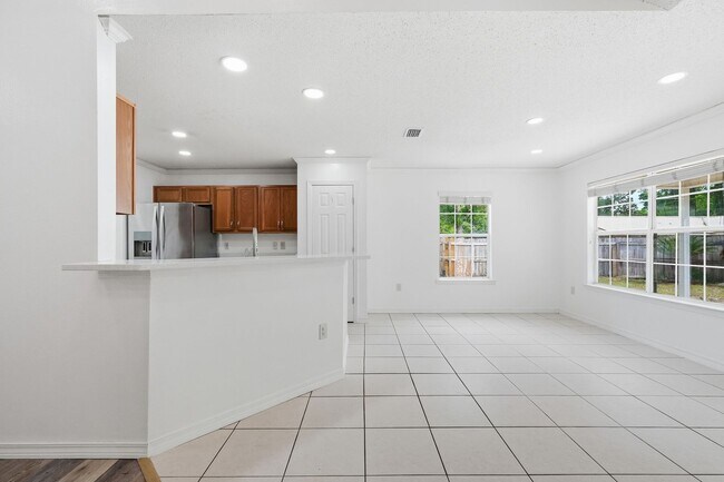 Building Photo - Renovated Home in Niceville!