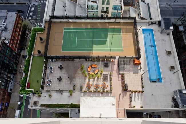 Building Photo - 345 N La Salle Dr