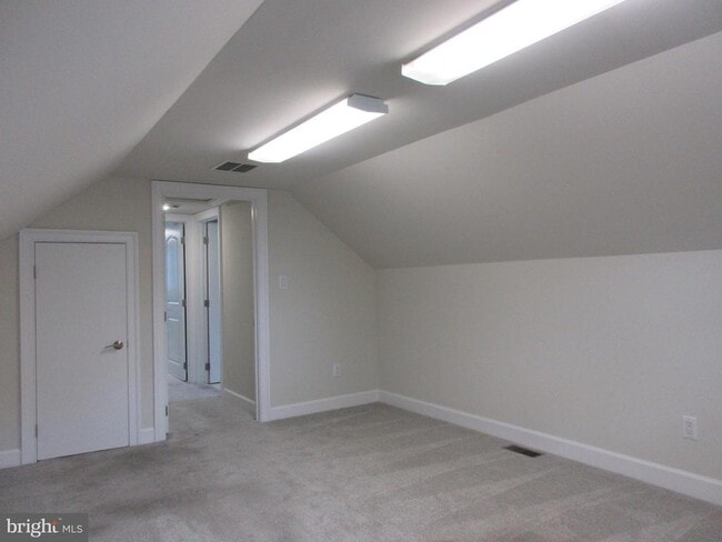 Building Photo - 10 N Stiles Ave