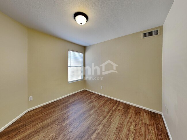 Building Photo - 11454 E Persimmon Ave