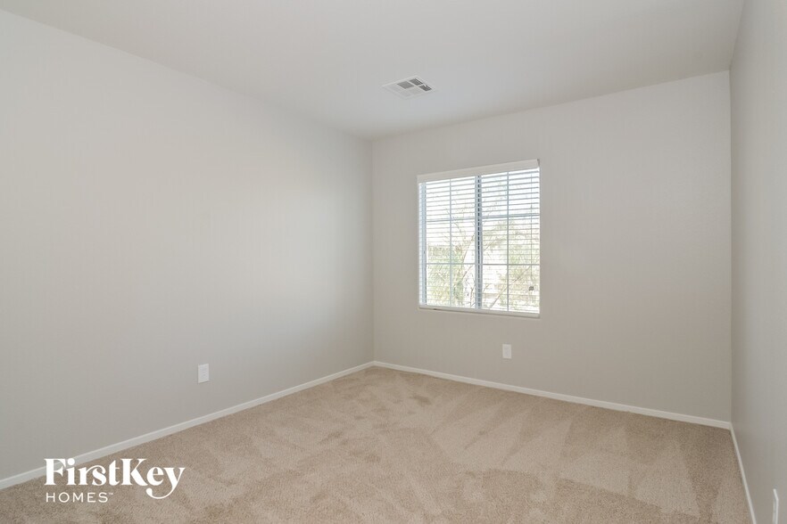 Building Photo - 4946 Copperlyn St