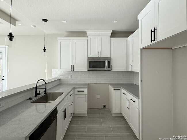 Building Photo - 411 Moselle Ave