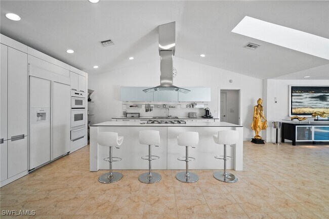 Building Photo - 319 Pirates Bight