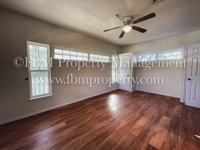 Building Photo - 111 Hillside Dr