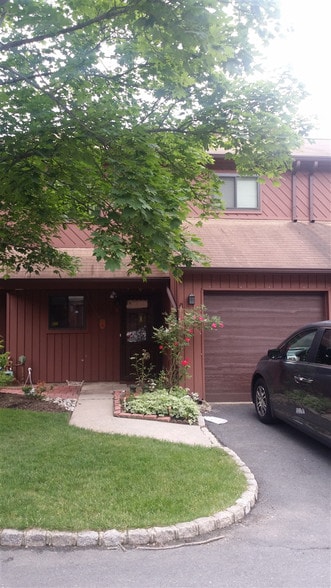 Primary Photo - 8 Sunflower Ct