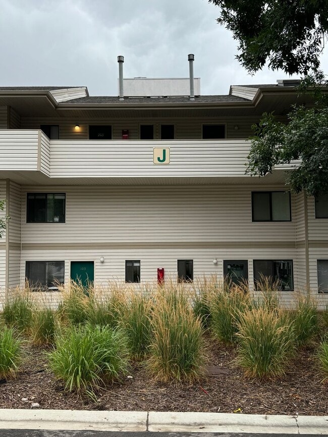 Building Photo - Great Studio Condo