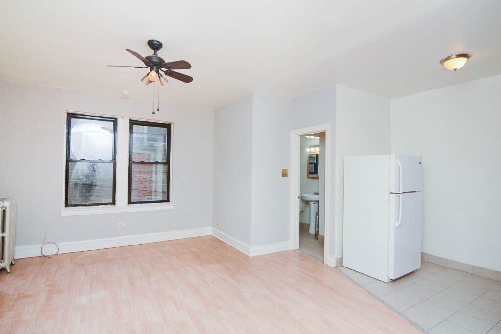 Building Photo - 4856 N Damen Ave