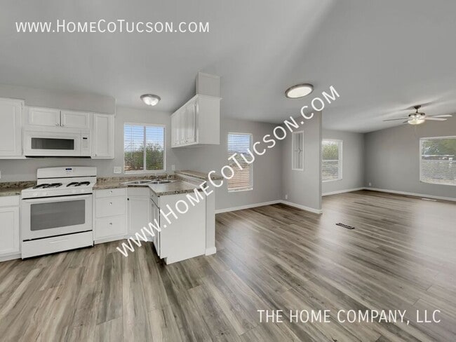 Building Photo - 9410 S Van Dr