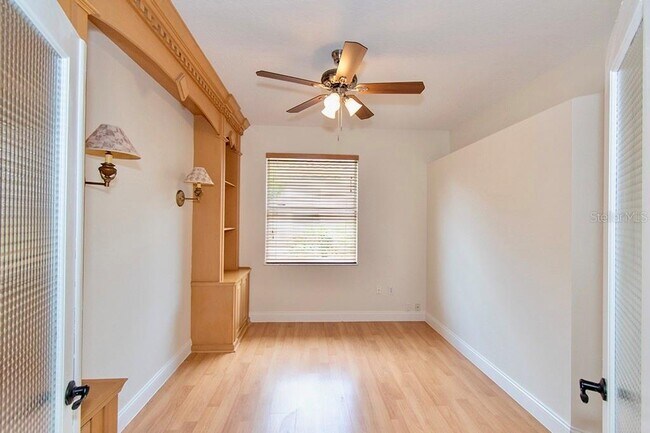 Building Photo - 1707 Golfview Dr