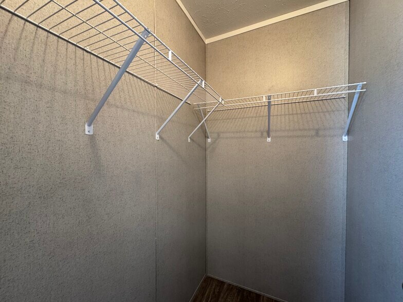 Building Photo - 4484 Goldenrod Dr