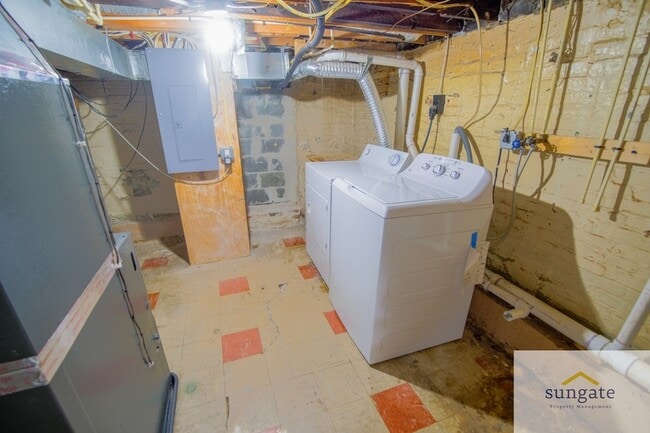 Building Photo - 615 S Glover St