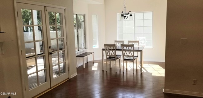 Building Photo - 3075 E Hillcrest Dr