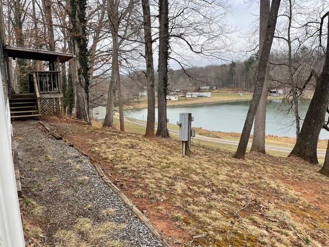 Building Photo - LJE #09