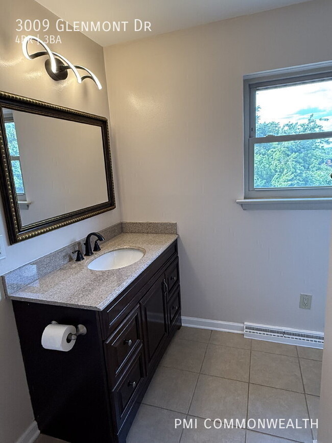 Building Photo - 3009 Glenmont Dr