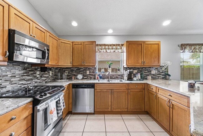 Building Photo - 7600 Cocoanut Dr