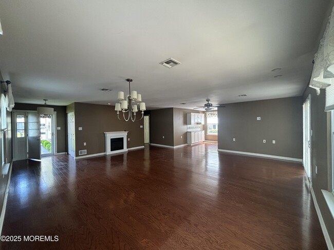 Building Photo - 11 Rushmore Dr