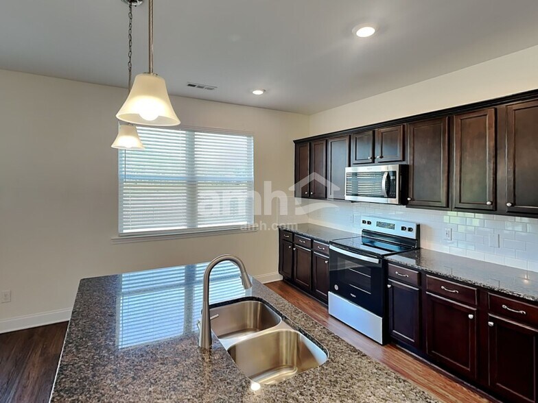 Building Photo - 4005 Birchfield Pl