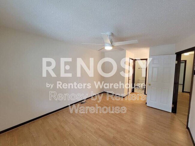 Building Photo - 914 Wildwood Square Ct