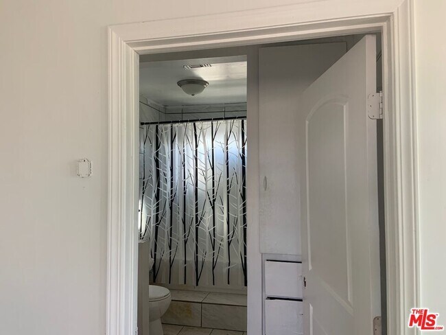 Building Photo - 4908 Fort Tejon Rd