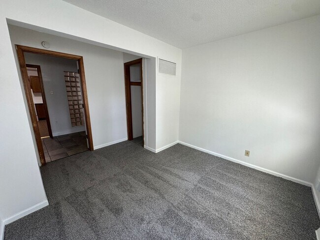 Building Photo - 1408 Bass Ave